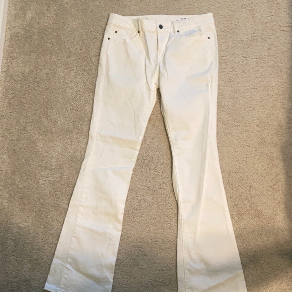 Gap sexy boot 6r white pants.
